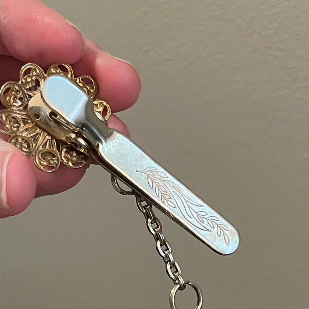 Vtg 50s Gold filigree & Red Gem Clip-On Key Holder - Picture 7 of 12